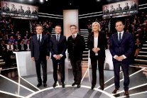 فرنسا تعيش حالة من الاضطراب نتيجة لانهيار نظام الحزبين