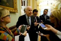 جون ماكين: جنون الأسد القاتل يجب وقفه