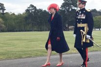 تيريزا ماي تمثل الملكة بتخريج «ساندهيرست»