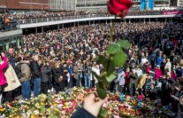 السويد المصدومة تكرّم ضحايا اعتداء الجمعة