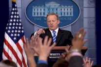 هفوة للمتحدث باسم البيت الأبيض تبرّئ هتلر!