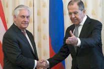 تيلرسون يحادث لافروف: خطوط الاتصال ستبقى مفتوحة