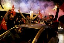 اردوغان يعلن فوزه في الاستفتاء «التاريخي»