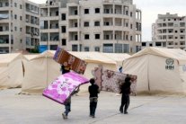 بدء اجلاء مدنيين ومقاتلين من أربع مناطق سورية محاصرة