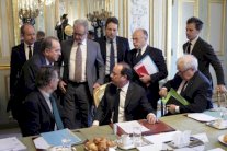 اعتداء باريس يثير بلبلة في الحملة الرئاسية الفرنسية