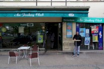 حانة في ضواحي باريس تتحول إلى رمز للتوتر حيال المسلمين