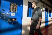 معتقلون فلسطينيون يضربون عن الطعام في السجون الاسرائيلية