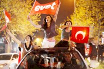 الاتحاد الأوروبي يدعو تركيا إلى أوسع توافق