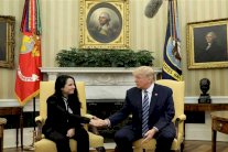 ترامب يستقبل آية حجازي في البيت الأبيض