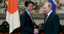 بوتين ورئيس الوزراء الياباني يشيدان بتقدم العلاقات الثنائية