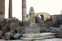 هجوم عراقي مدعوم بالطيران لتحرير بلدة الحضر التاريخية