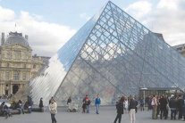 مصمم هرم اللوفر الزجاجي يحتفل بعيد ميلاده المئة