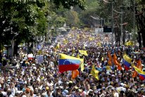 مقتل شخصين مع استمرار التظاهرات ضد مادورو في فنزويلا