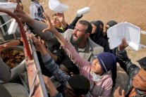 الأعشاب والنباتات غذاء ربع مليون مُحاصر في أيمن الموصل