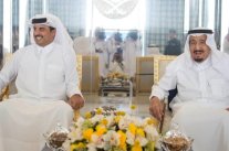 الملك سلمان يستقبل الأمير تميم في جدة