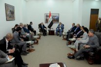 علاوي يرفض جعل العراق حقل تجارب للقوى الخارجية