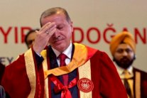 إردوغان يعود إلى صفوف الحزب الحاكم في تركيا