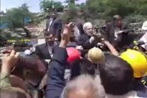 هروب روحاني أمام عمال المناجم المحتجين