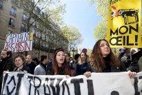 مسيرات عمالية في فرنسا ترفض المرشحين لوبان وماكرون