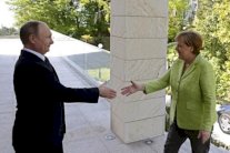 بدء المحادثات بين بوتين وميركل في سوتشي