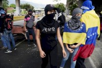 المعارضة في فنزويلا تدعو الجيش لفتح حوار وطني