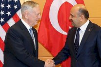 ترامب يوافق على تزويد القوات الكردية بالأسلحة