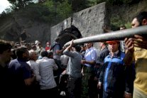 43 عاملا قتلوا في انهيار المنجم في إيران