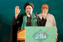 المرشح الإيراني المحافظ رئيسي ينفي رفضه الانفتاح