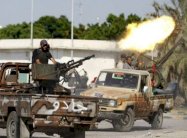 الهجوم على قاعدة عسكرية في ليبيا يخلف 141 قتيلا