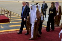 ترمب يصل الى الرياض في أول زيارة خارجية له