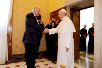 الرئيس الاميركي يلتقي البابا فرنسيس في الفاتيكان