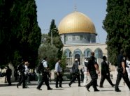 الشرطة الإسرائيلية تبعد متطرفين يهودًا عن باحة الأقصى