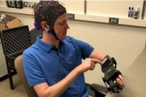 جهاز يعيد تدريب الدماغ لتحريك الأطراف المشلولة