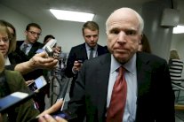 جون ماكين: بوتين يشكل تهديدًا اكبر من داعش