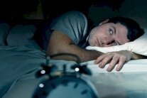 دراسة: قلة النوم تعرض الدماغ للتآكل