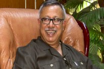 رئيس حكومة الانقلاب اليمني: الحديدة مقابل باب المندب