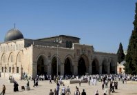 آلاف الفلسطينيين يؤدون صلاة الجمعة في المسجد الأقصى