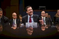 كومي: ترمب طلب مني وقف التحقيق حول فلين