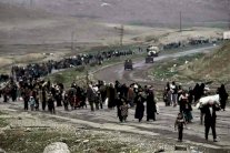 90 ألف نازح غرب الموصل بدأوا يتساقطون موتى