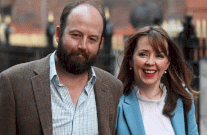 استقالة مستشاري 