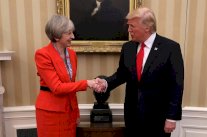 ترمب لم يناقش زيارته إلى بريطانيا مع ماي