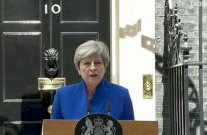 ماي تتحدى دعوات الاستقالة الموجهة اليها