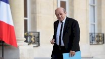 وزير الخارجية الفرنسي يصل إلى الجزائر في زيارة قصيرة