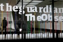 الغارديان تتخلى عن طبعتها الحالية للصدور بطبعة «تابلويد»