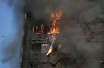 لندن: ستة قتلى على الاقل في حريق برج غرينفيل