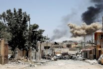 القوات العراقية تحطم دفاعات داعش وتتوغل بالموصل القديمة