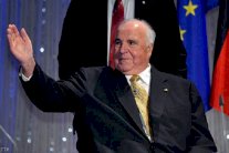 المستشار هلموت كول: نجاحات توّجتها الفضائح