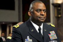 إعصار يلحق أضرارًا بطائرتين أميركيتين مضادتين للنووي