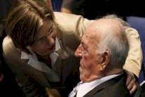 نجل هلموت كول: جنازة والدي لا تليق بإرثه