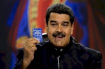 مادورو: مروحية تلقي 